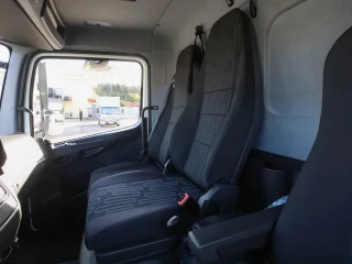 Промтоварный фургон Mercedes-Benz