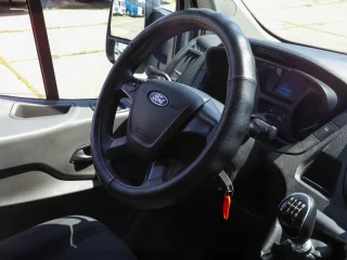 Бортовой тентованный фургон Ford